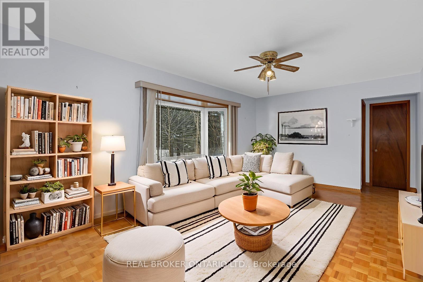 4233 Carlyon Line, Orillia, ON - Indoor Photo Showing Living Room