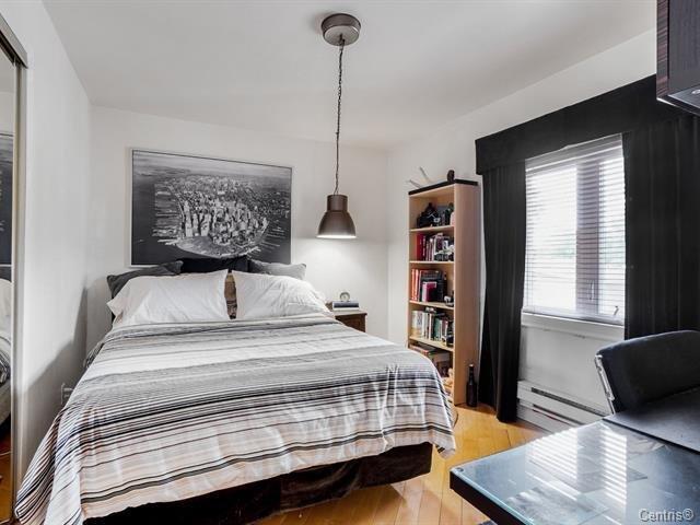 Primary bedroom - 130B-130 Av. Du Pacifique, Laval (Laval-Des-Rapides), QC - Indoor Photo Showing Bedroom