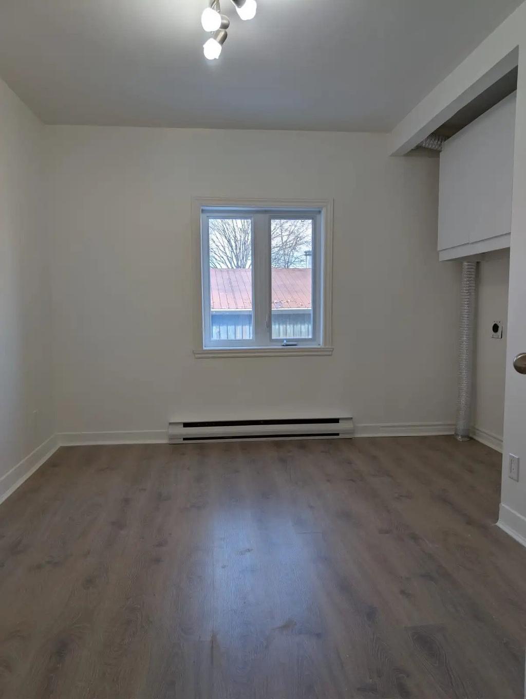 Bedroom - 130B-130 Av. Du Pacifique, Laval (Laval-Des-Rapides), QC - Indoor Photo Showing Other Room