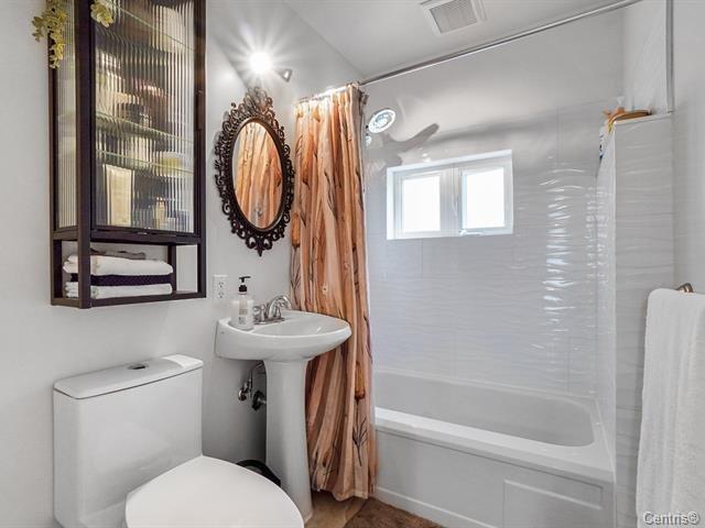 Bathroom - 130B-130 Av. Du Pacifique, Laval (Laval-Des-Rapides), QC - Indoor Photo Showing Bathroom