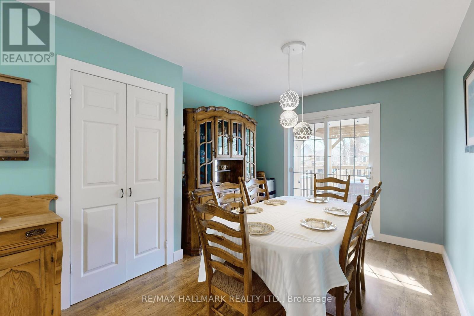 111 Kerr Boulevard, New Tecumseth, ON - Indoor Photo Showing Dining Room