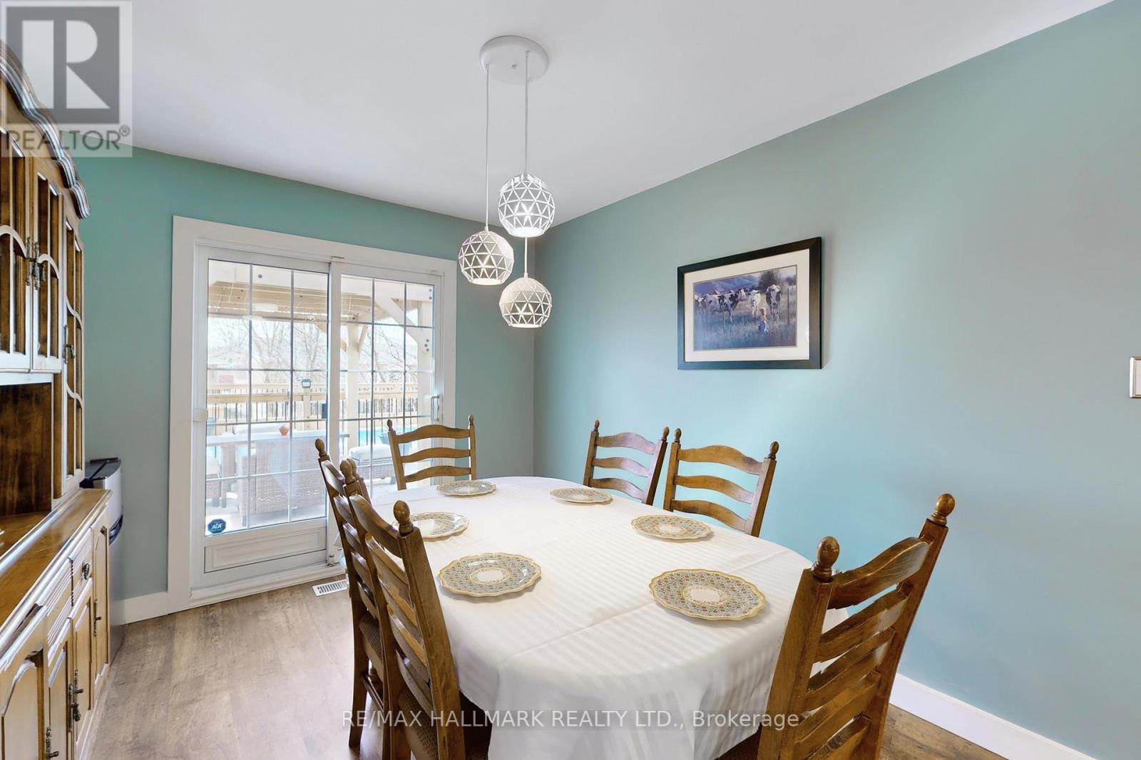 111 Kerr Boulevard, New Tecumseth, ON - Indoor Photo Showing Dining Room