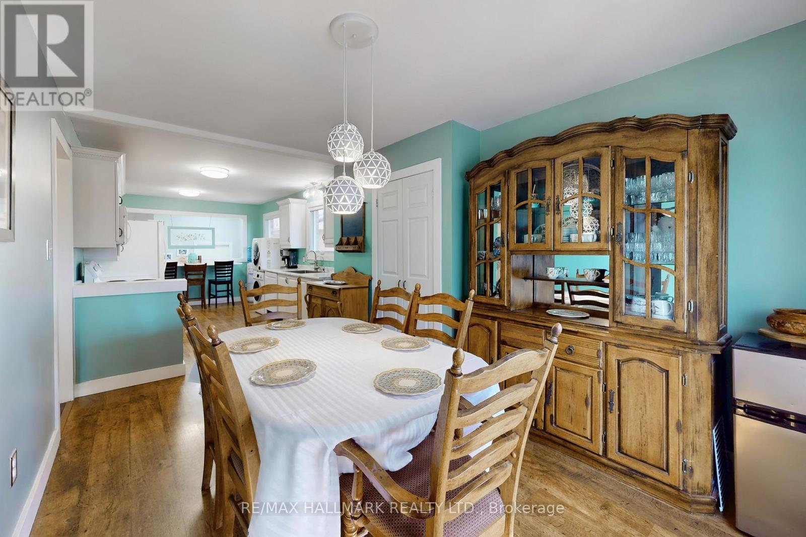 111 Kerr Boulevard, New Tecumseth, ON - Indoor Photo Showing Dining Room
