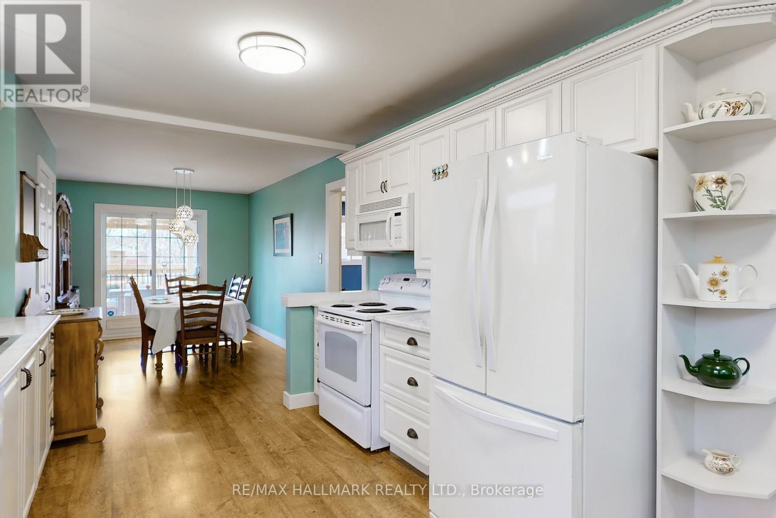 111 Kerr Boulevard, New Tecumseth, ON - Indoor Photo Showing Kitchen