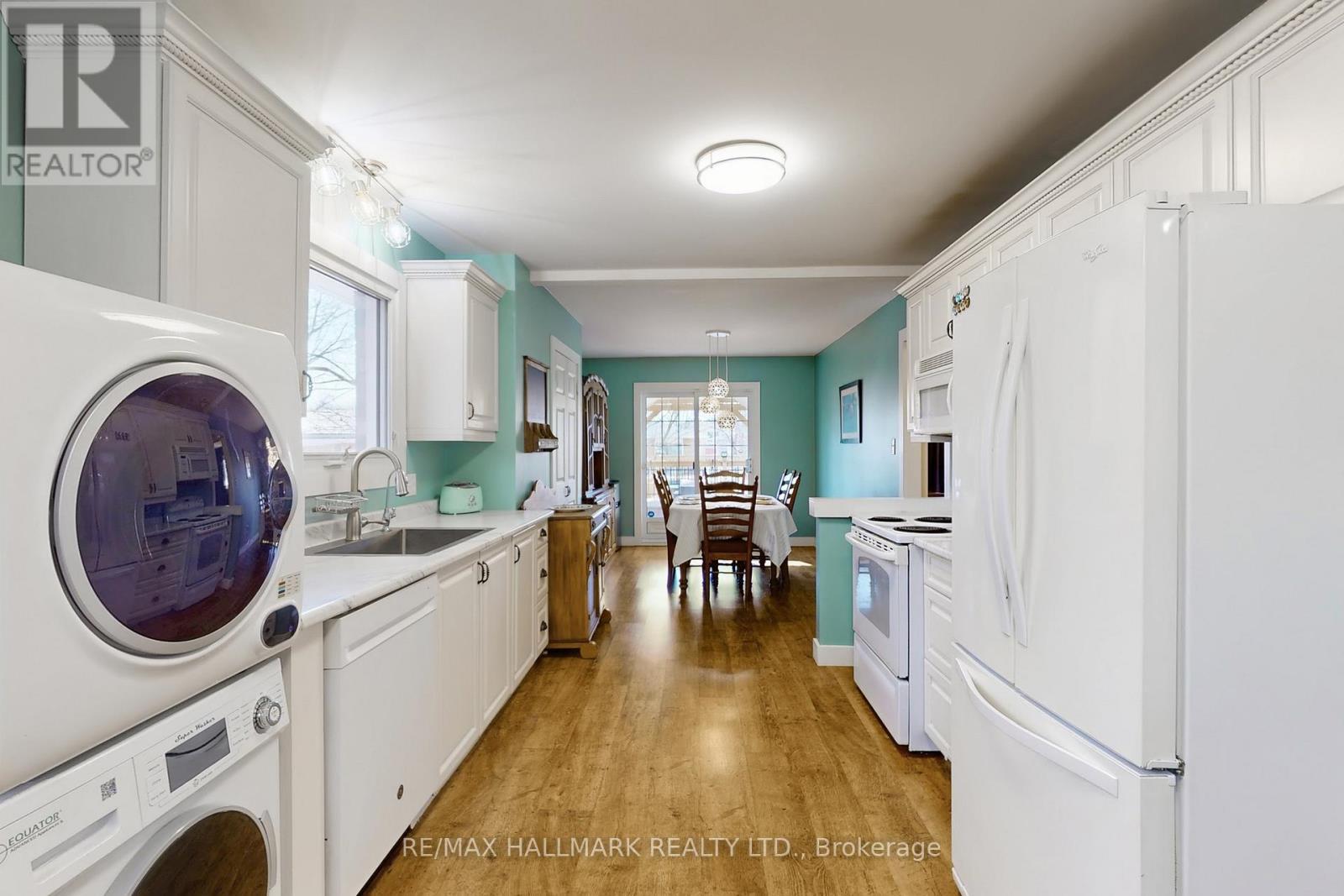 111 Kerr Boulevard, New Tecumseth, ON - Indoor Photo Showing Laundry Room