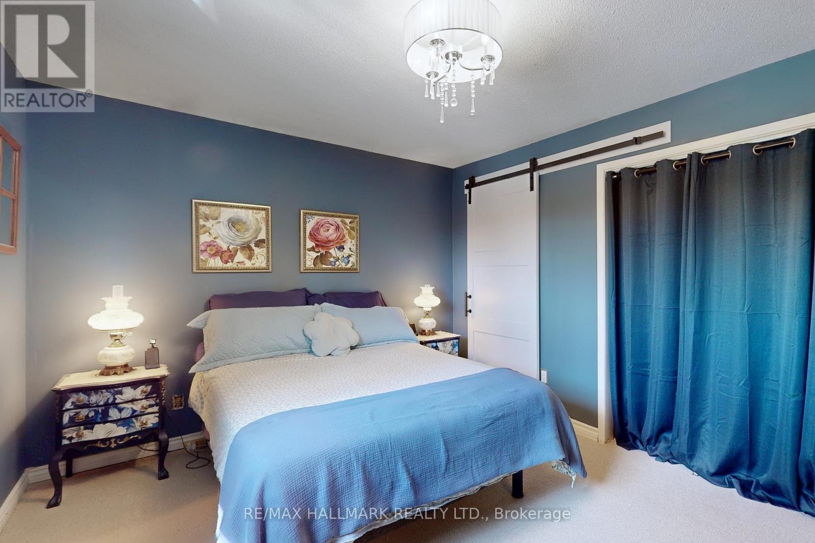 111 Kerr Boulevard, New Tecumseth, ON - Indoor Photo Showing Bedroom
