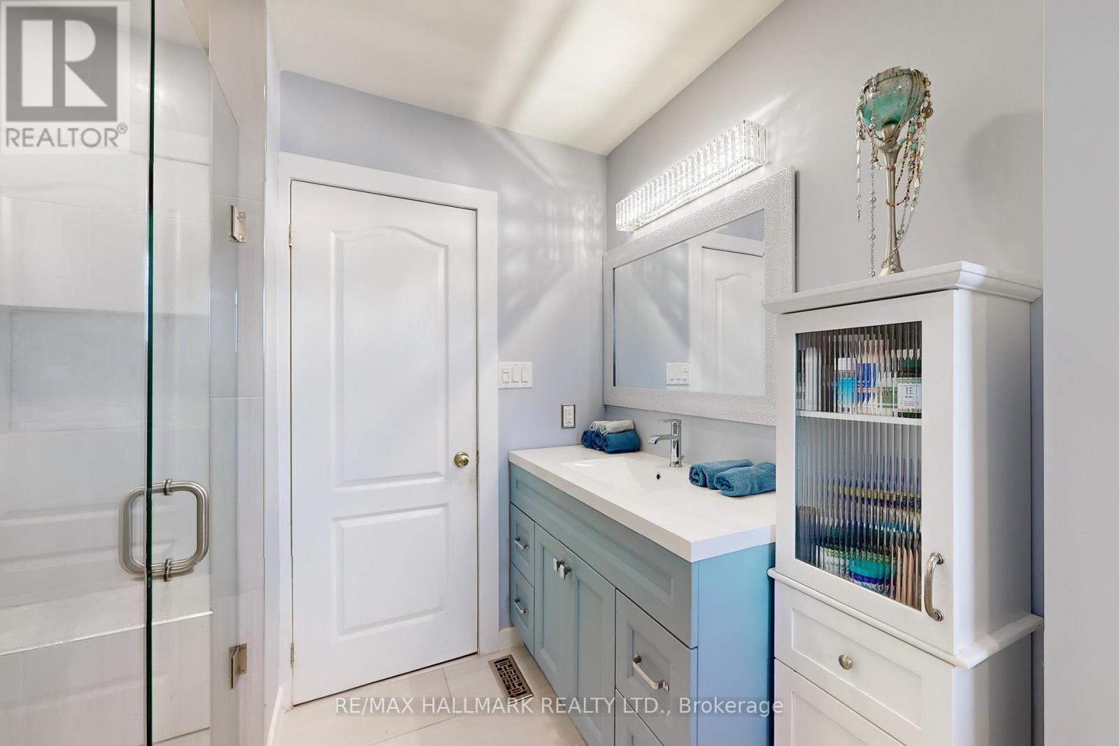 111 Kerr Boulevard, New Tecumseth, ON - Indoor Photo Showing Bathroom