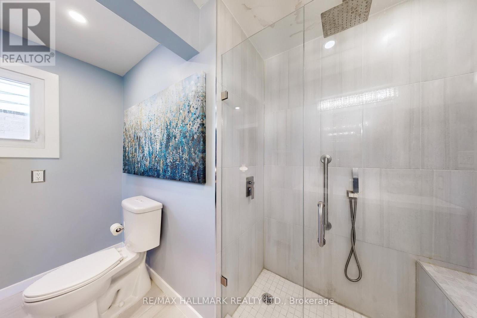 111 Kerr Boulevard, New Tecumseth, ON - Indoor Photo Showing Bathroom