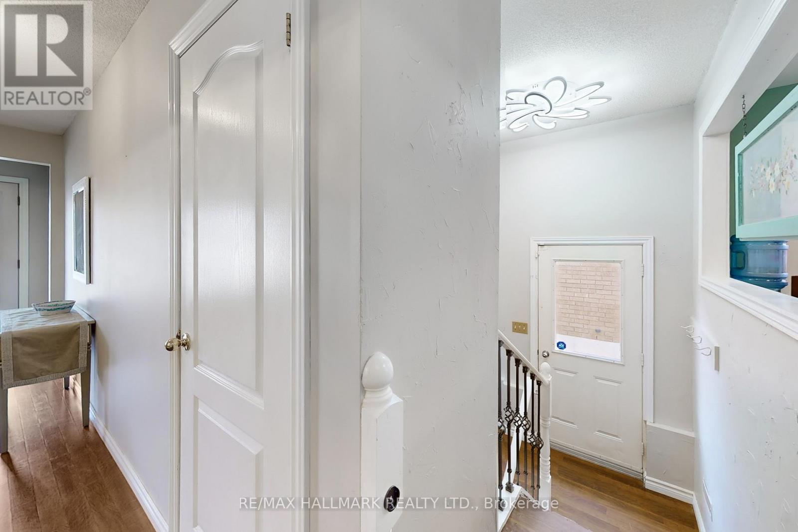 111 Kerr Boulevard, New Tecumseth, ON - Indoor Photo Showing Other Room