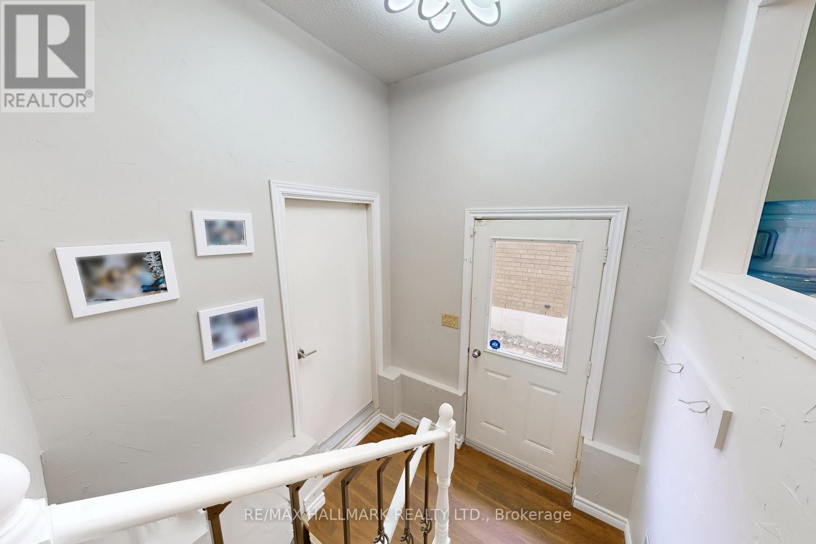 111 Kerr Boulevard, New Tecumseth, ON - Indoor Photo Showing Other Room