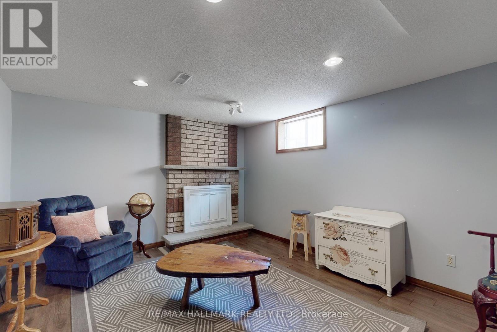 111 Kerr Boulevard, New Tecumseth, ON - Indoor