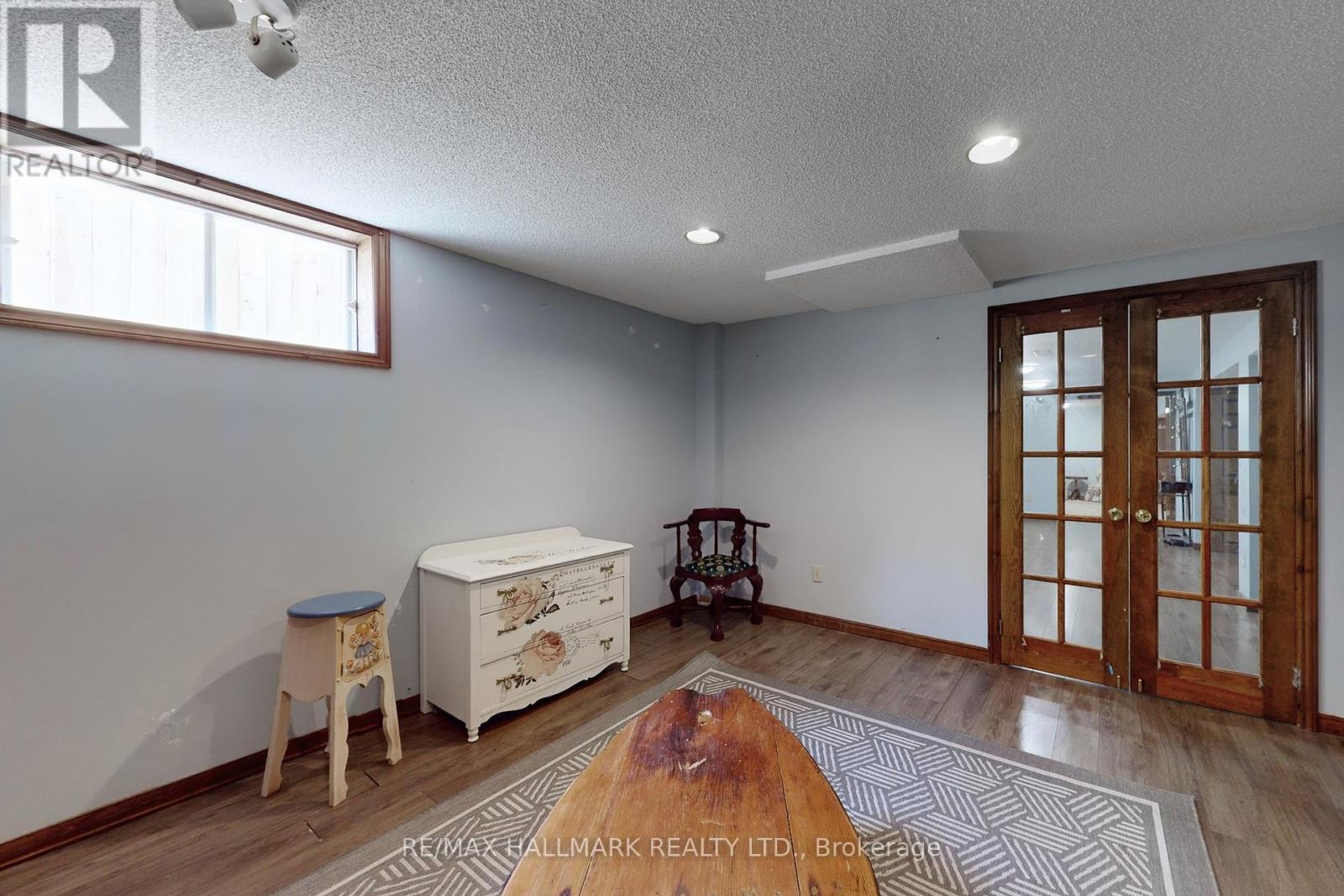 111 Kerr Boulevard, New Tecumseth, ON - Indoor Photo Showing Other Room