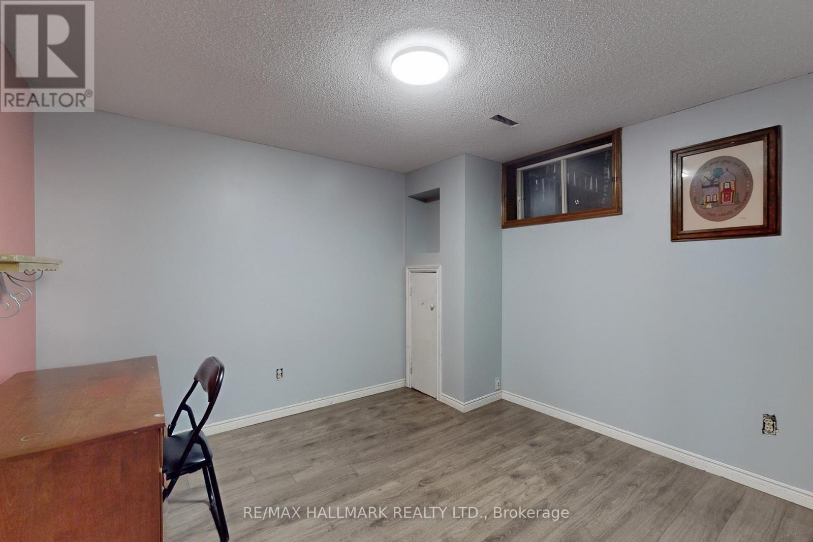 111 Kerr Boulevard, New Tecumseth, ON - Indoor Photo Showing Other Room