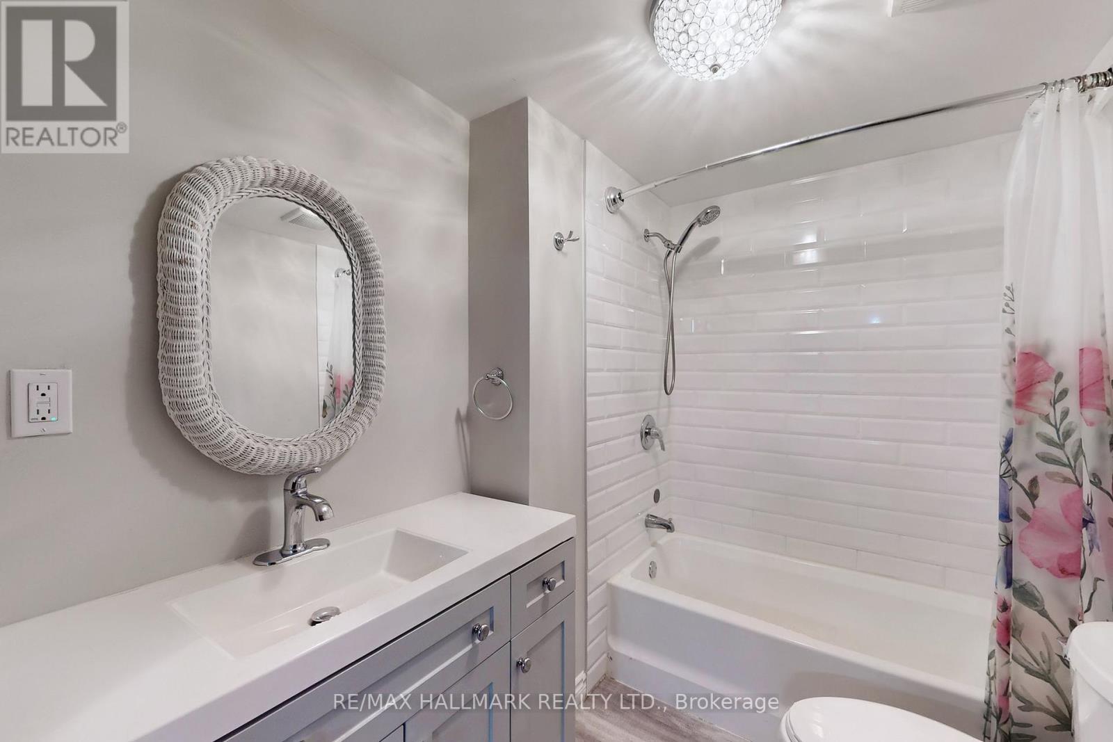 111 Kerr Boulevard, New Tecumseth, ON - Indoor Photo Showing Bathroom