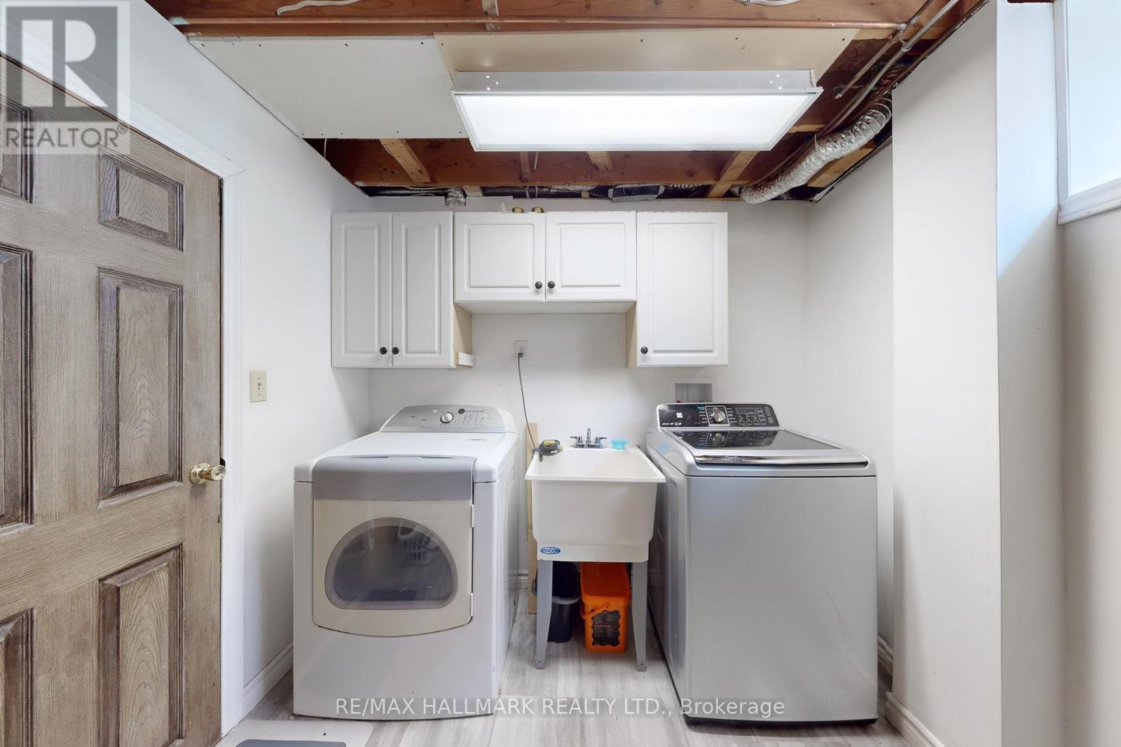 111 Kerr Boulevard, New Tecumseth, ON - Indoor Photo Showing Laundry Room