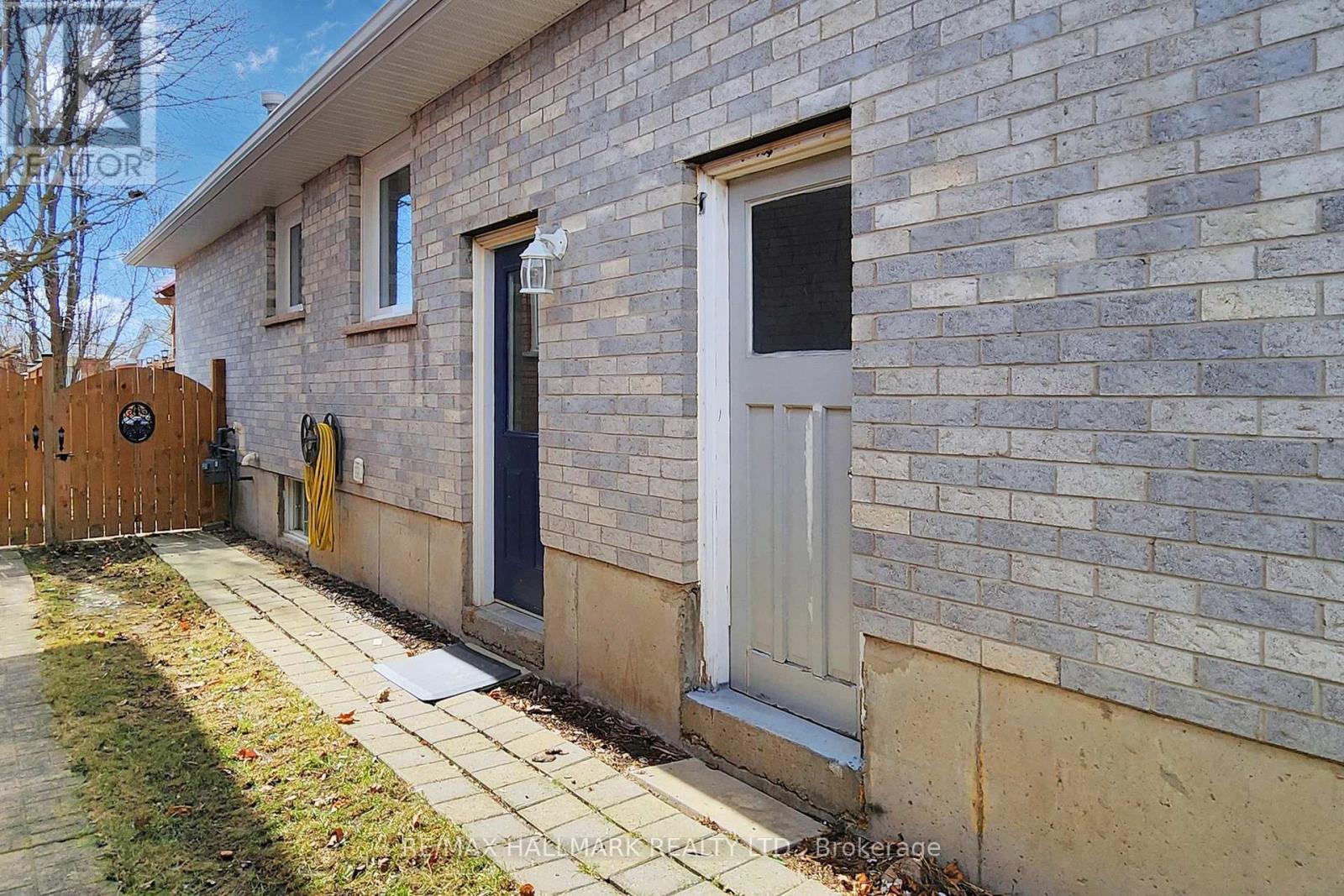 111 Kerr Boulevard, New Tecumseth, ON - Outdoor With Exterior