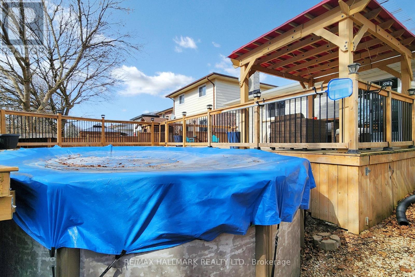 111 Kerr Boulevard, New Tecumseth, ON - Outdoor With Above Ground Pool