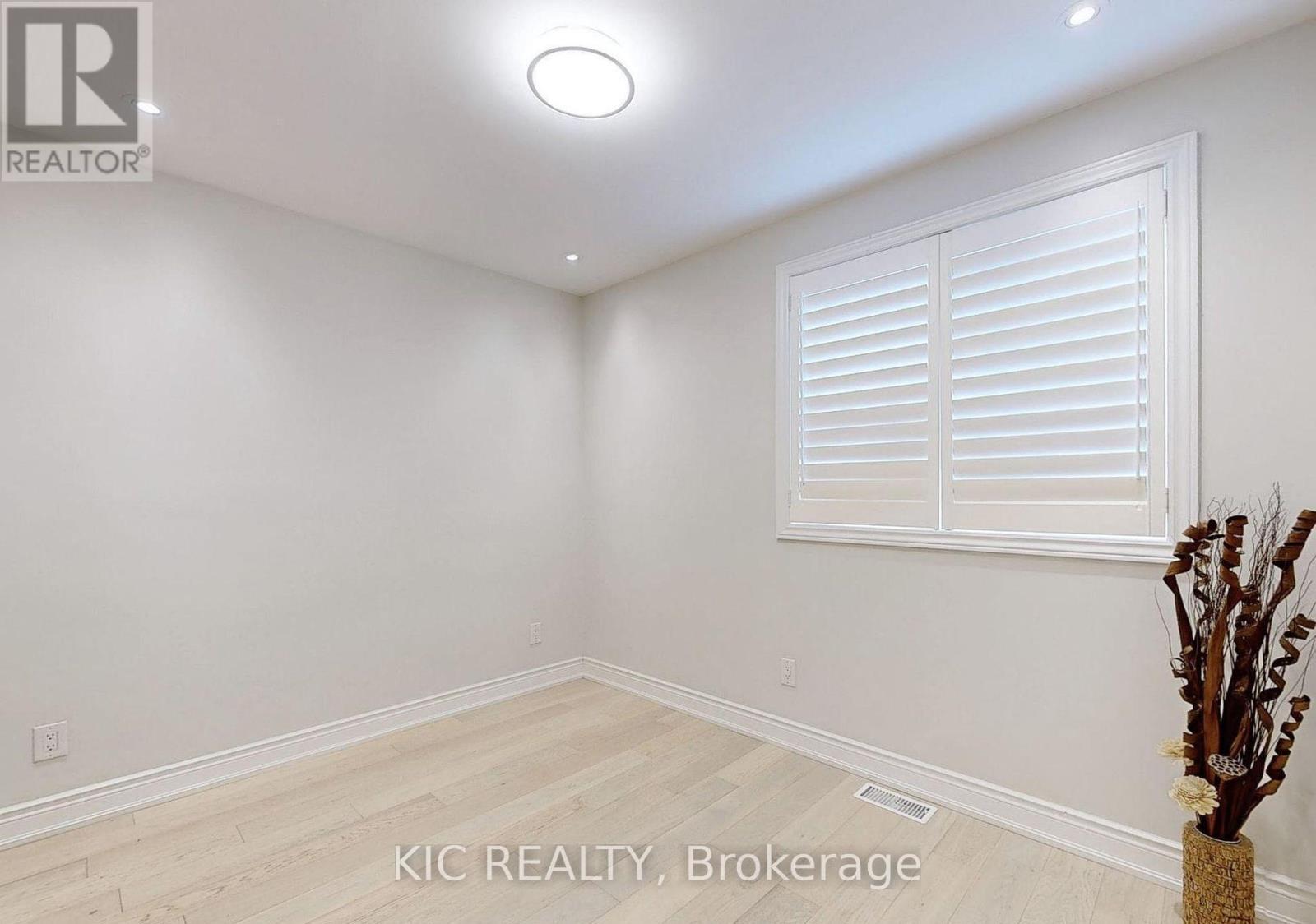 Main Floor - 226 Browndale Crescent, Richmond Hill, ON - Indoor Photo Showing Other Room