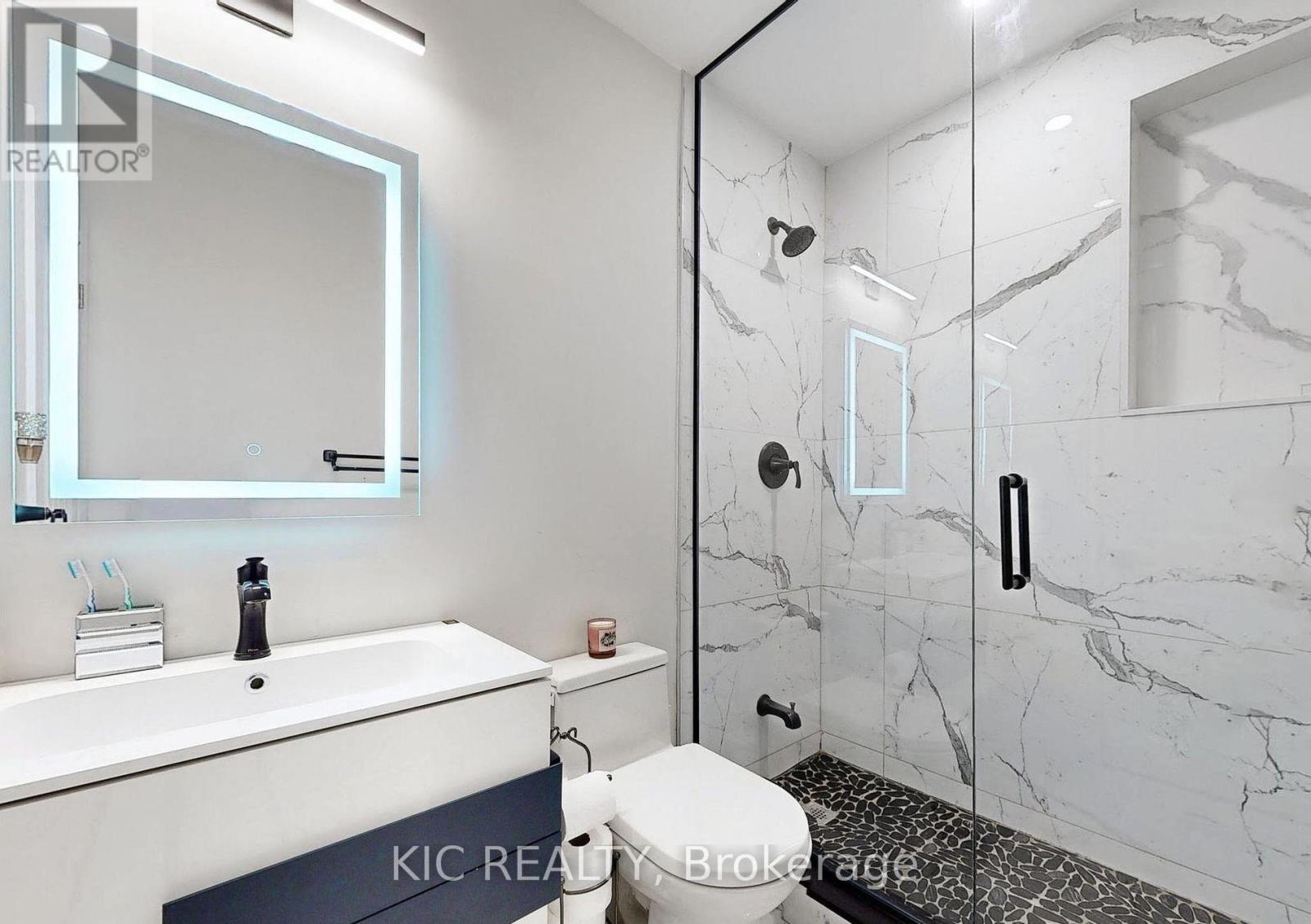 Main Floor - 226 Browndale Crescent, Richmond Hill, ON - Indoor Photo Showing Bathroom