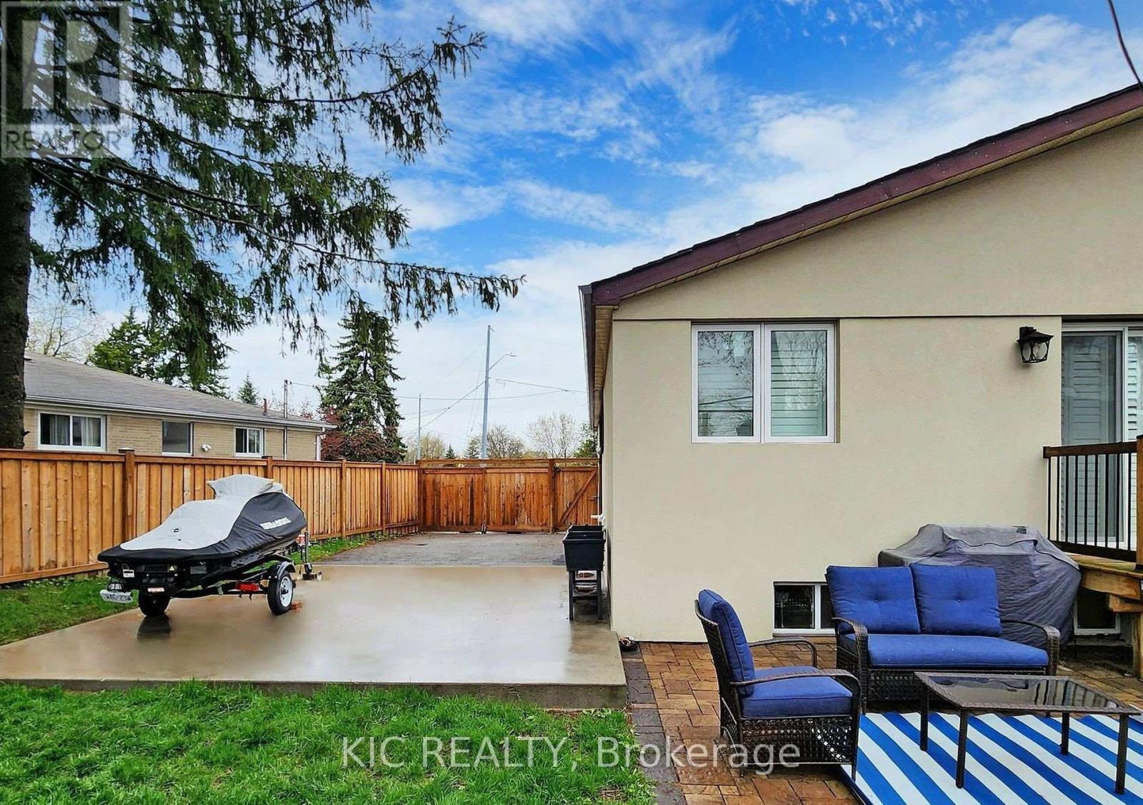 Main Floor - 226 Browndale Crescent, Richmond Hill, ON - Outdoor With Exterior
