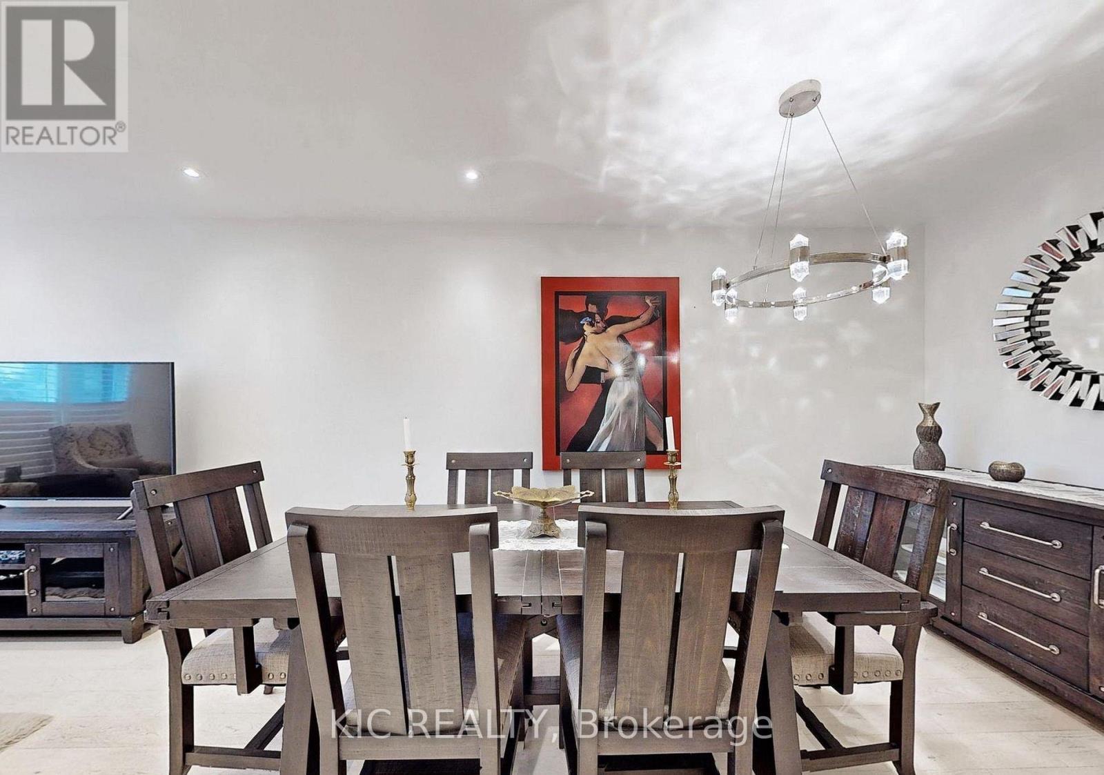Main Floor - 226 Browndale Crescent, Richmond Hill, ON - Indoor Photo Showing Dining Room