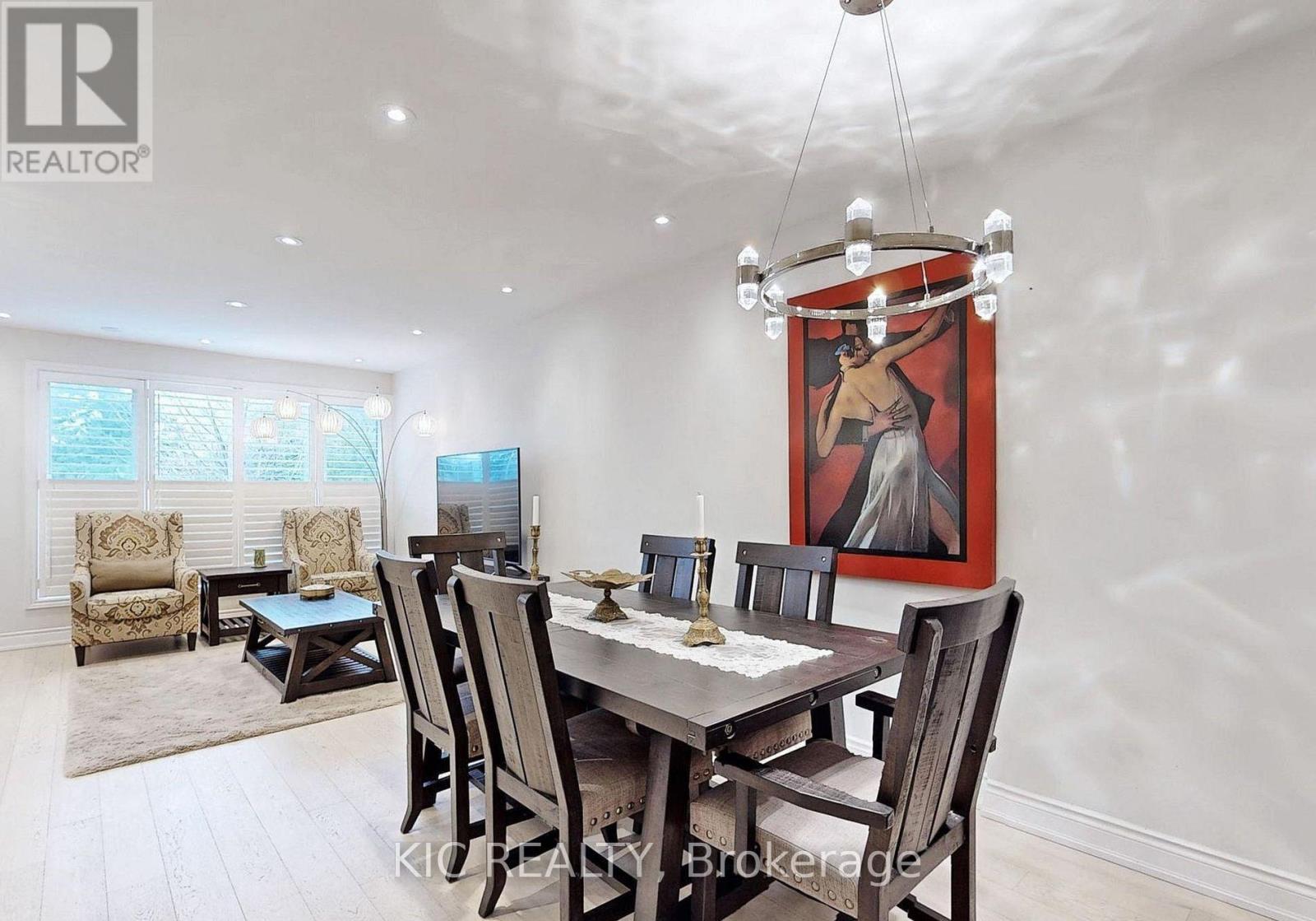 Main Floor - 226 Browndale Crescent, Richmond Hill, ON - Indoor Photo Showing Dining Room
