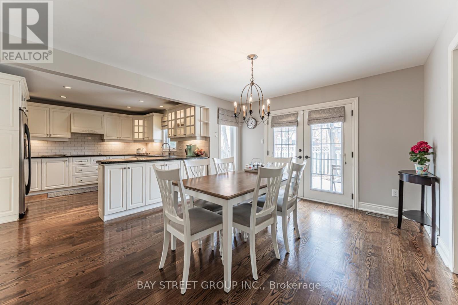 2191 Dunvegan Avenue, Oakville, ON - Indoor Photo Showing Dining Room
