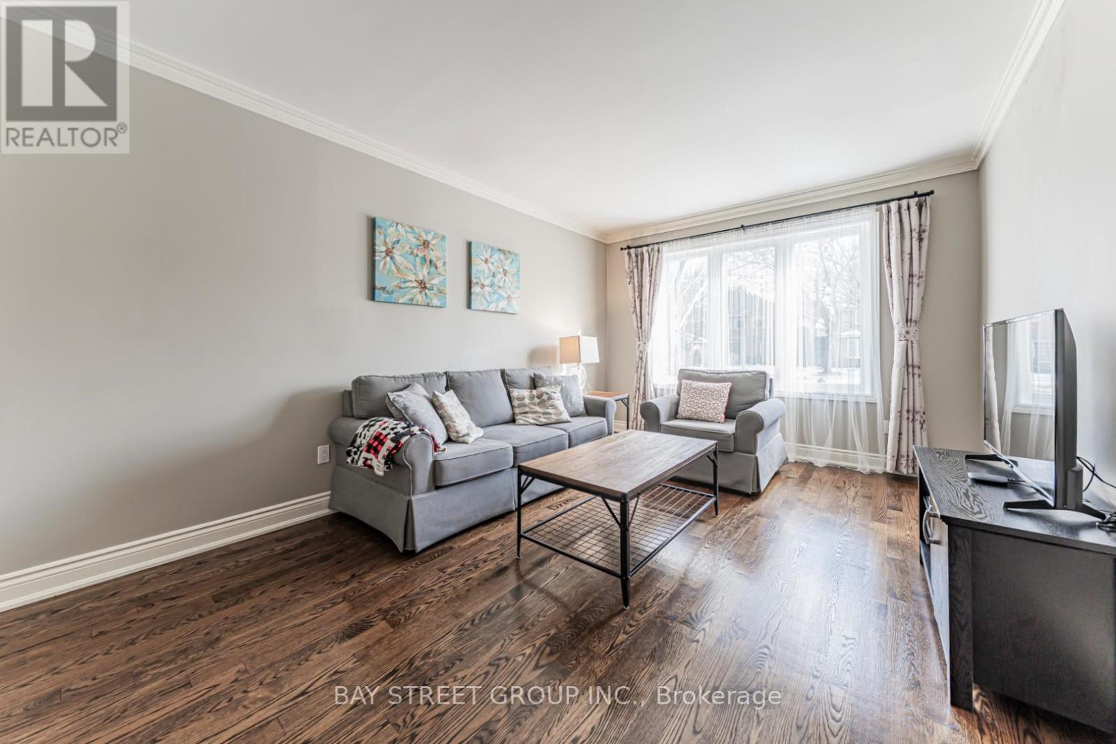 2191 Dunvegan Avenue, Oakville, ON - Indoor Photo Showing Living Room