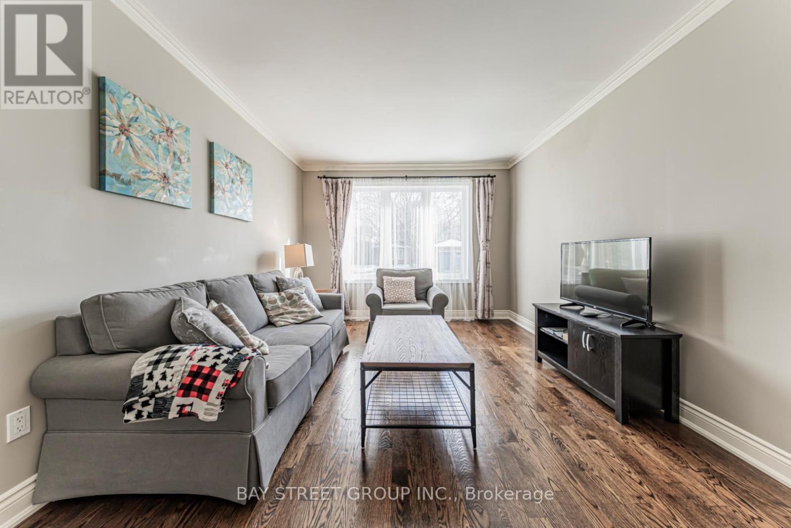 2191 Dunvegan Avenue, Oakville, ON - Indoor Photo Showing Living Room