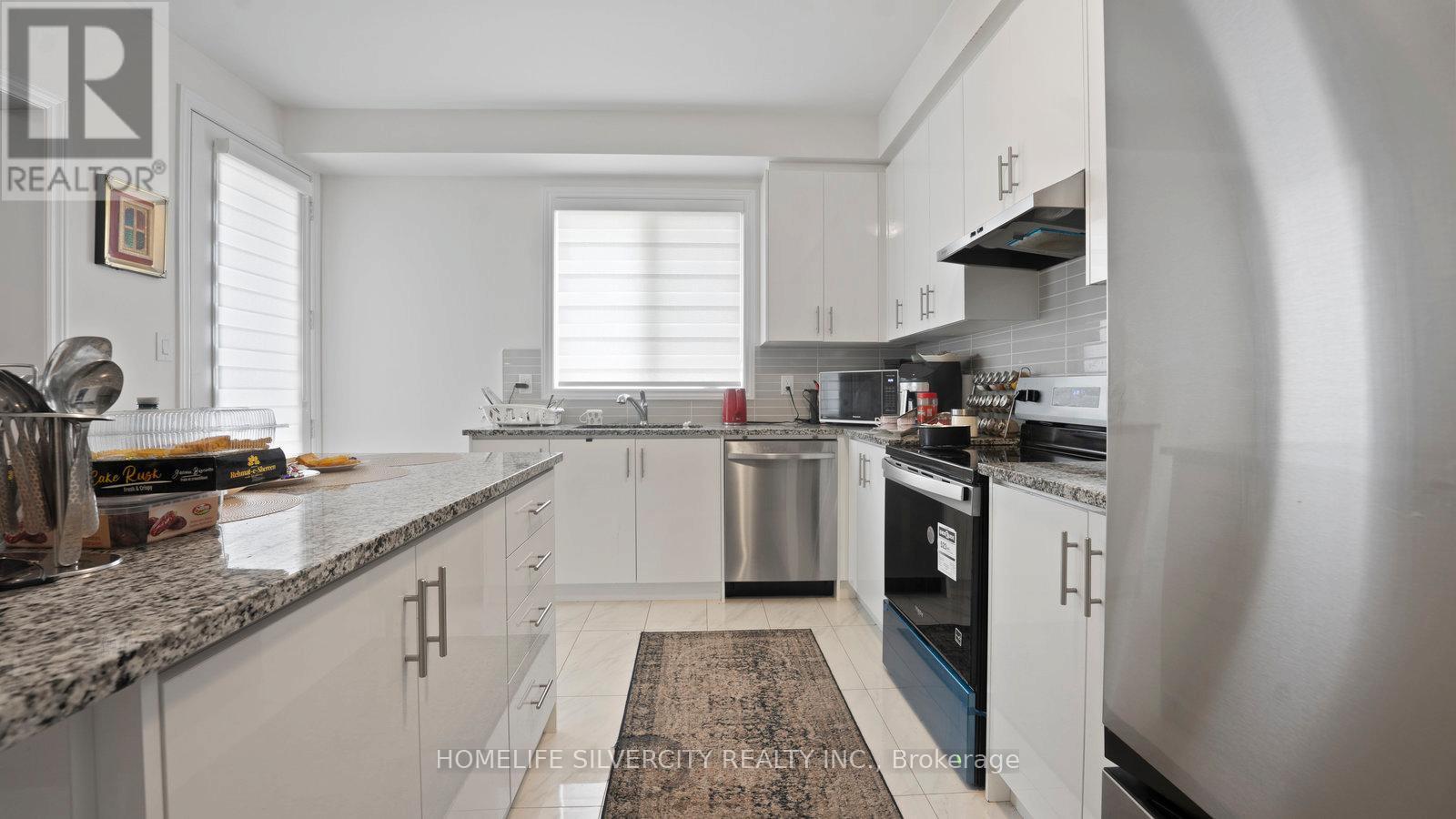 102 Strickland Avenue, Brantford, ON - Indoor Photo Showing Kitchen With Upgraded Kitchen