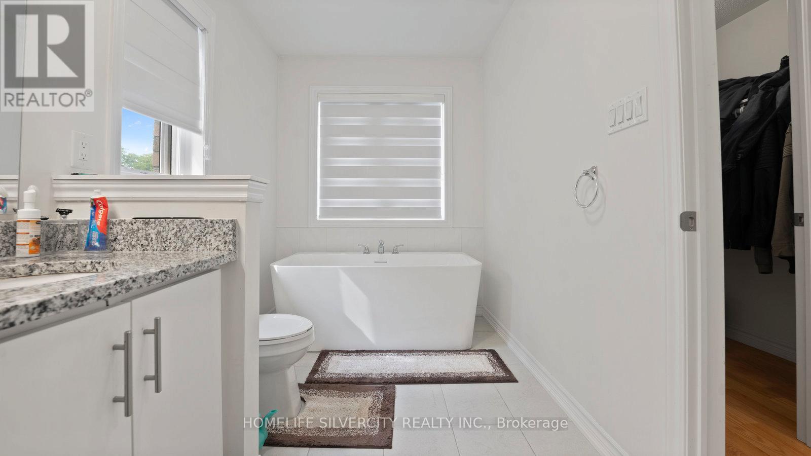 102 Strickland Avenue, Brantford, ON - Indoor Photo Showing Bathroom