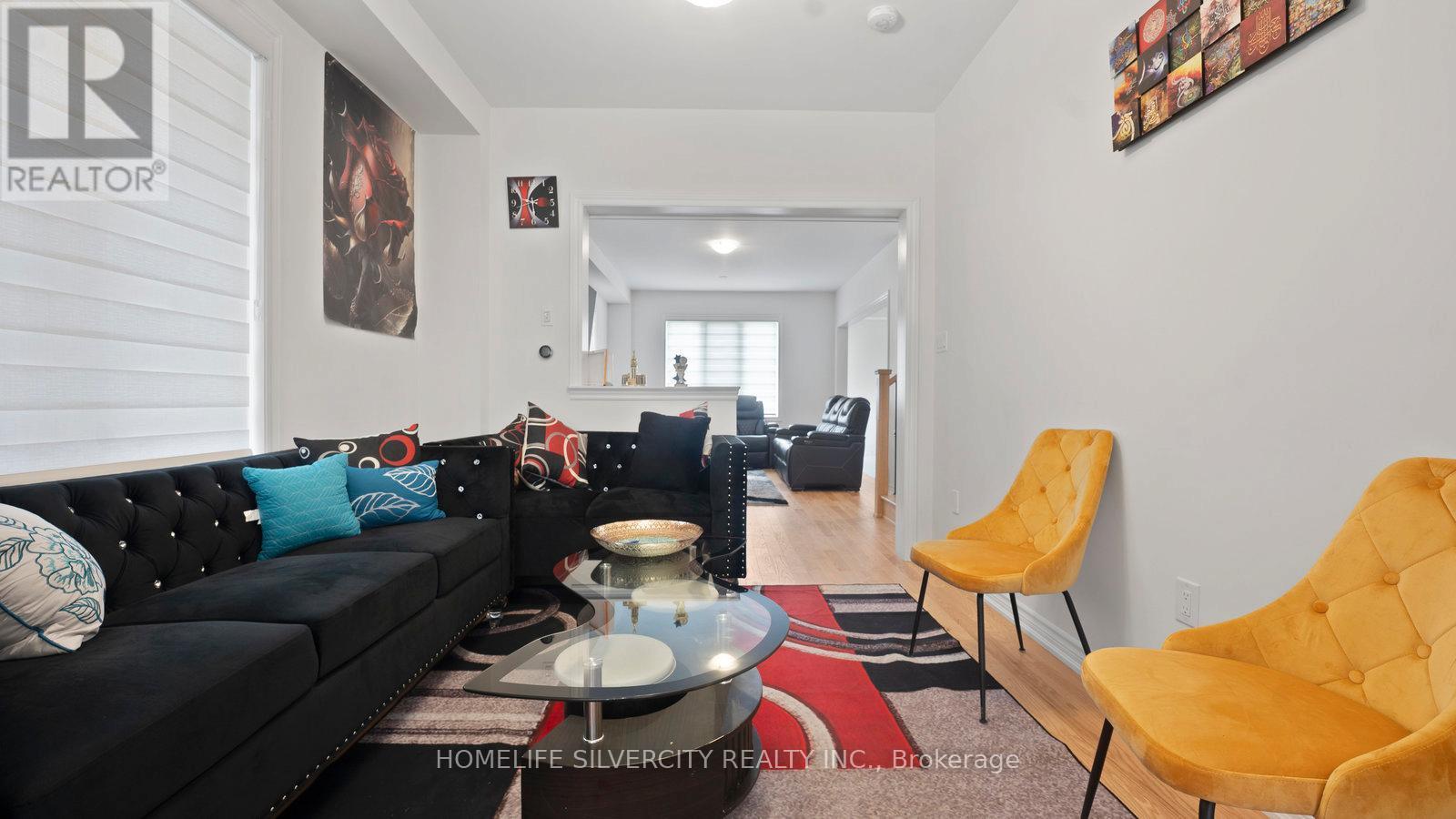102 Strickland Avenue, Brantford, ON - Indoor Photo Showing Living Room