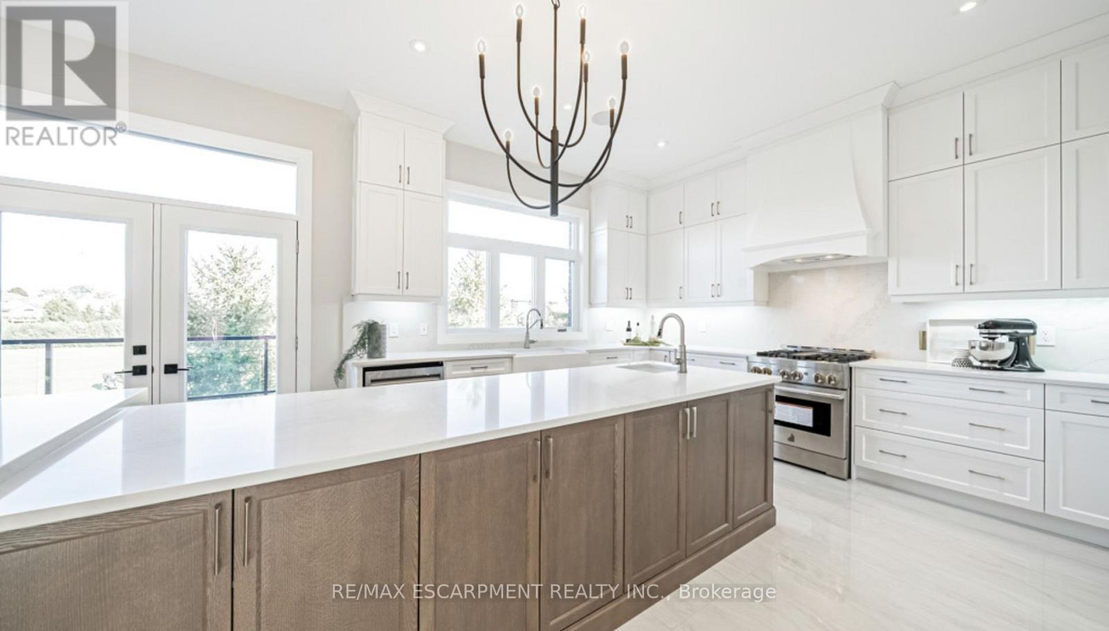 73 Workman Crescent, Blandford-Blenheim, ON - Indoor Photo Showing Kitchen With Upgraded Kitchen