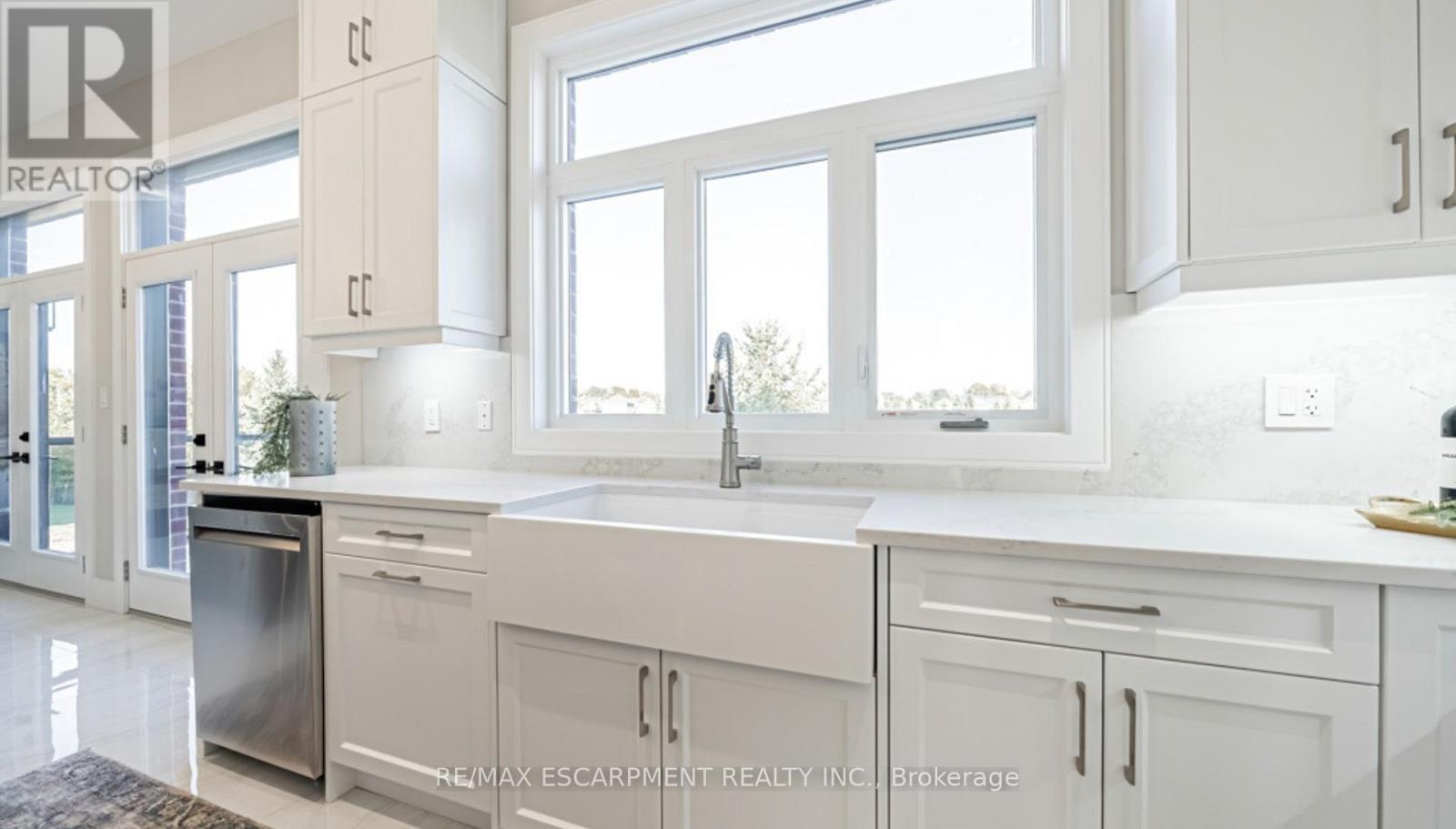 73 Workman Crescent, Blandford-Blenheim, ON - Indoor Photo Showing Kitchen With Upgraded Kitchen