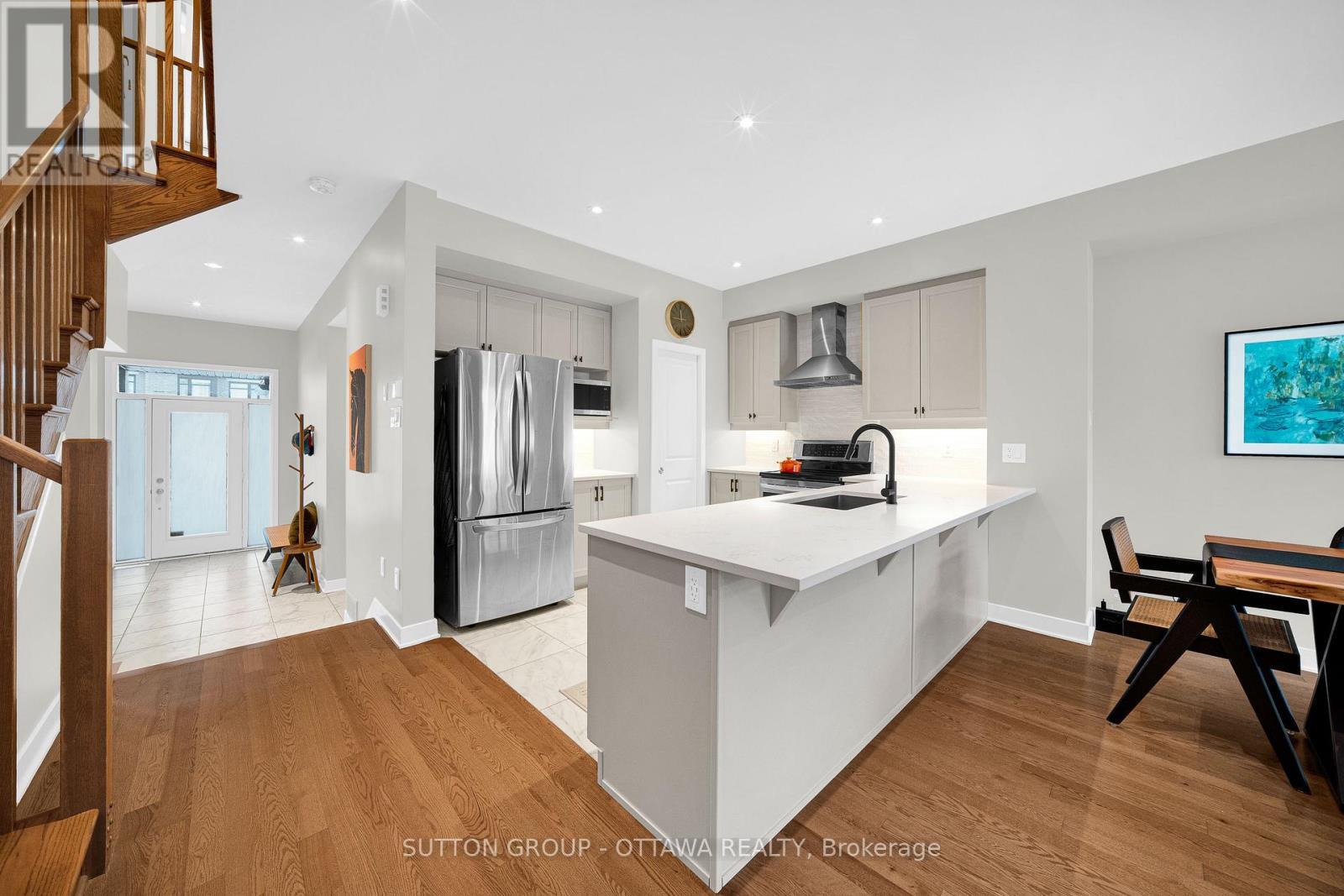 726 Octave Grove, Ottawa, ON - Indoor Photo Showing Kitchen With Upgraded Kitchen