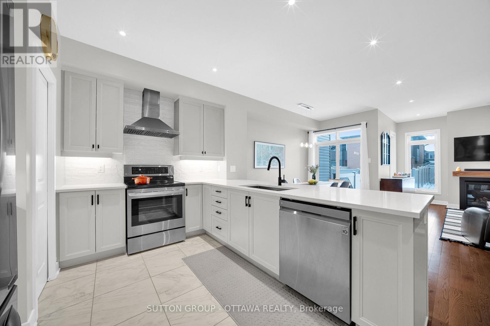 726 Octave Grove, Ottawa, ON - Indoor Photo Showing Kitchen