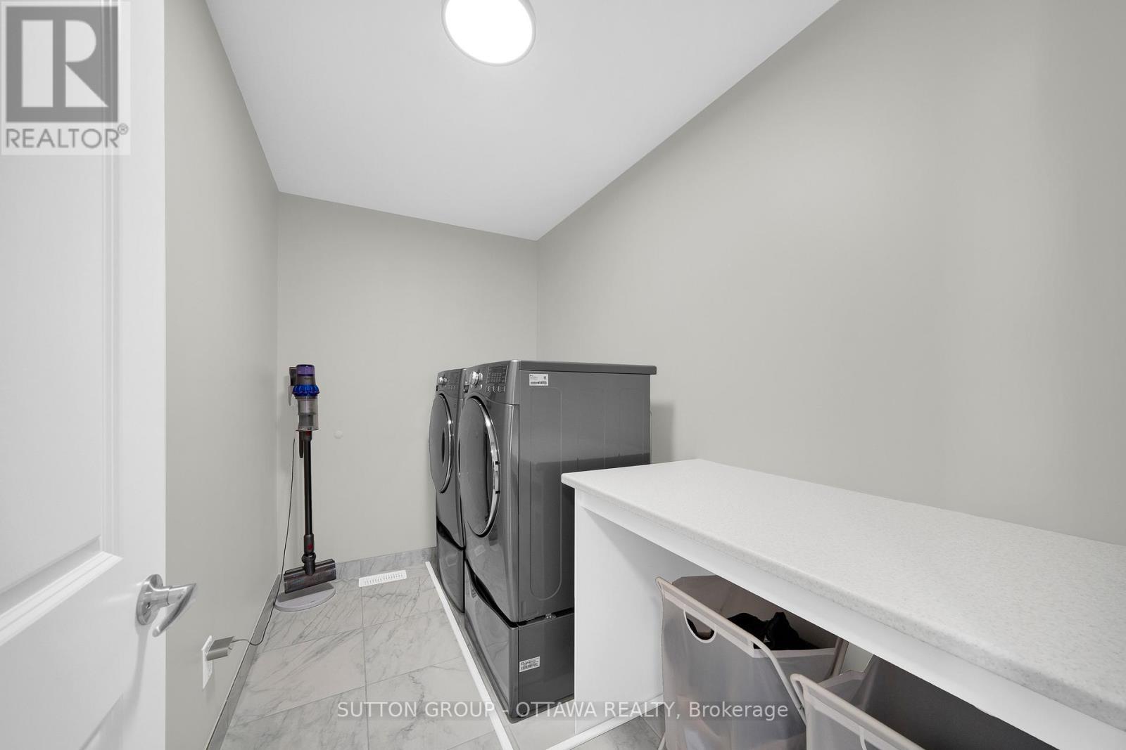 726 Octave Grove, Ottawa, ON - Indoor Photo Showing Laundry Room