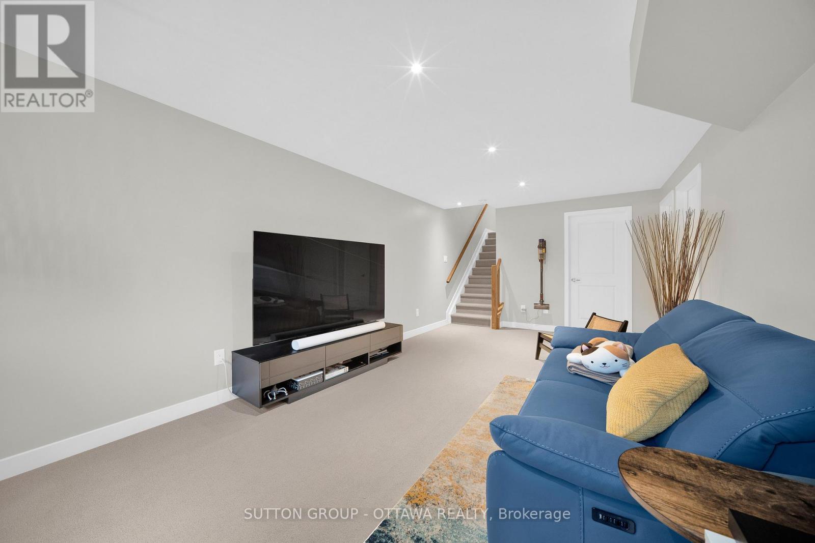 726 Octave Grove, Ottawa, ON - Indoor