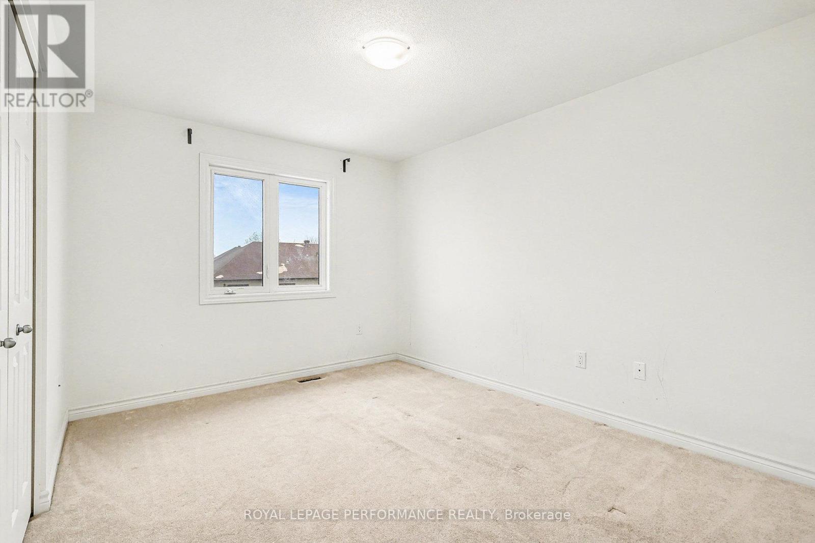 359 Trillium Circle, Alfred And Plantagenet, ON - Indoor Photo Showing Other Room