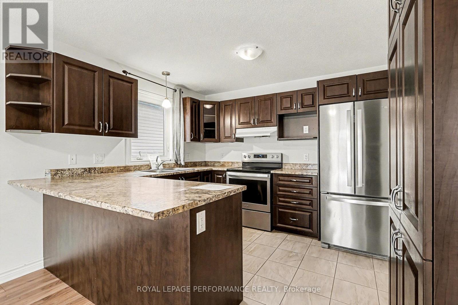 359 Trillium Circle, Alfred And Plantagenet, ON - Indoor Photo Showing Kitchen With Double Sink