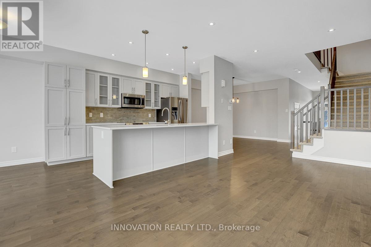 527 Rowers Way, Ottawa, ON - Indoor Photo Showing Kitchen With Upgraded Kitchen