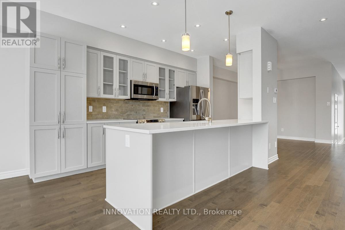 527 Rowers Way, Ottawa, ON - Indoor Photo Showing Kitchen With Upgraded Kitchen