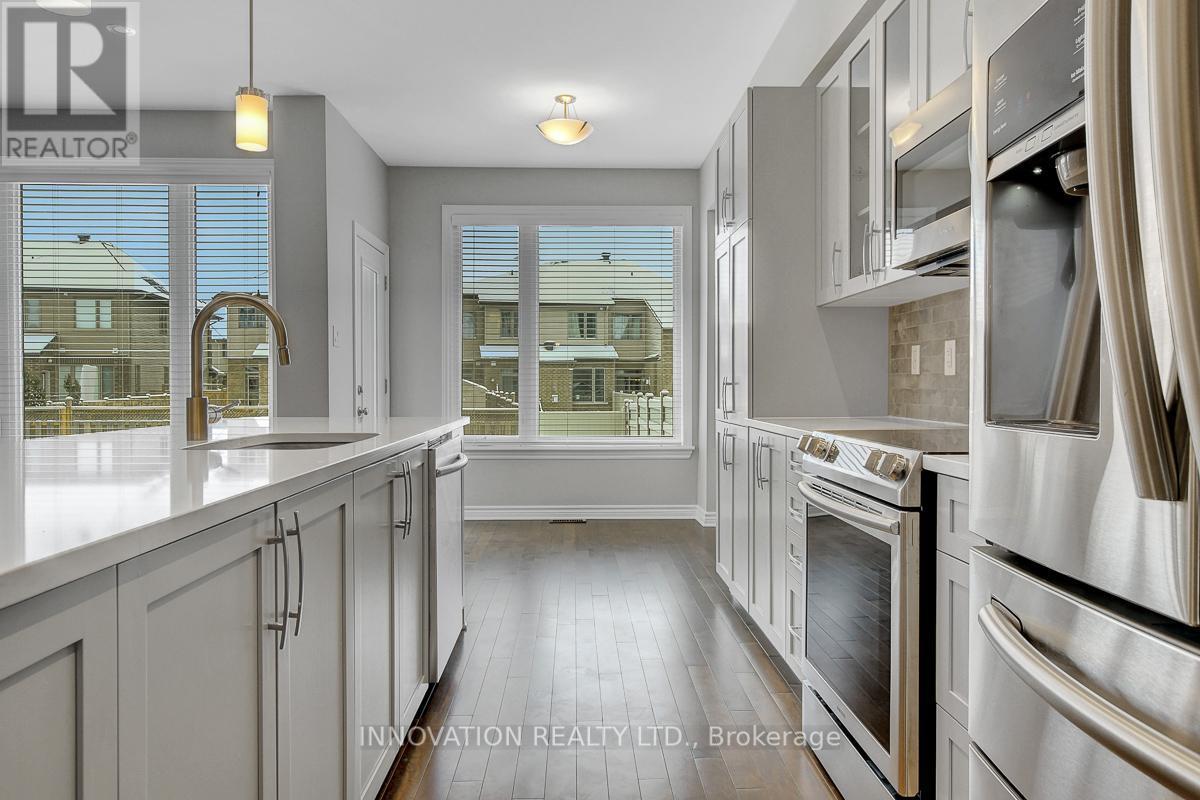 527 Rowers Way, Ottawa, ON - Indoor Photo Showing Kitchen With Upgraded Kitchen