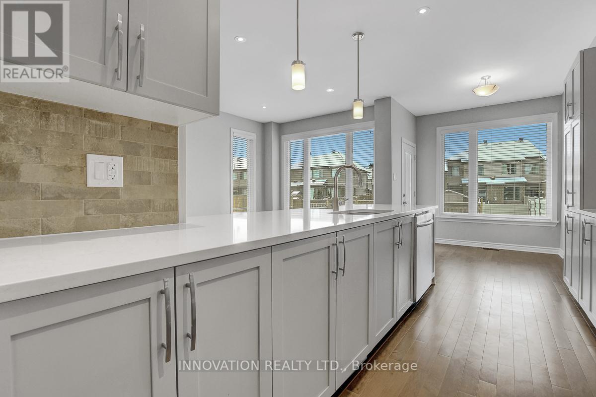 527 Rowers Way, Ottawa, ON - Indoor Photo Showing Kitchen With Upgraded Kitchen