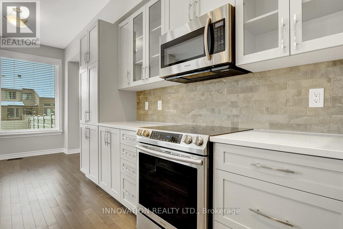 527 Rowers Way, Ottawa, ON - Indoor Photo Showing Kitchen With Upgraded Kitchen