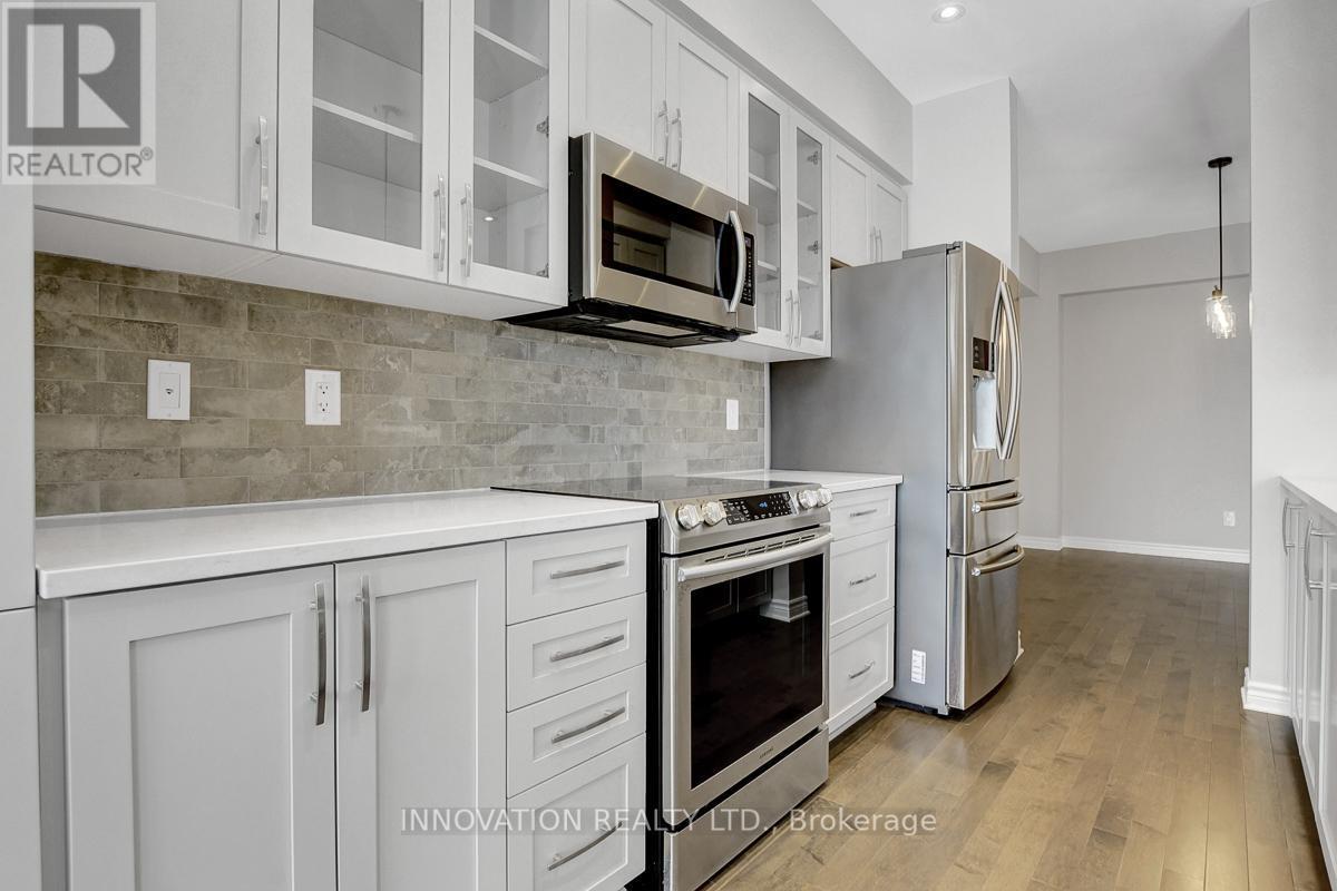 527 Rowers Way, Ottawa, ON - Indoor Photo Showing Kitchen With Upgraded Kitchen