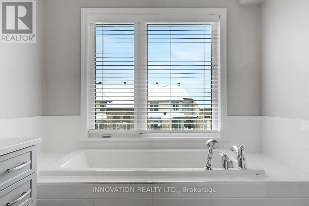 527 Rowers Way, Ottawa, ON - Indoor Photo Showing Bathroom