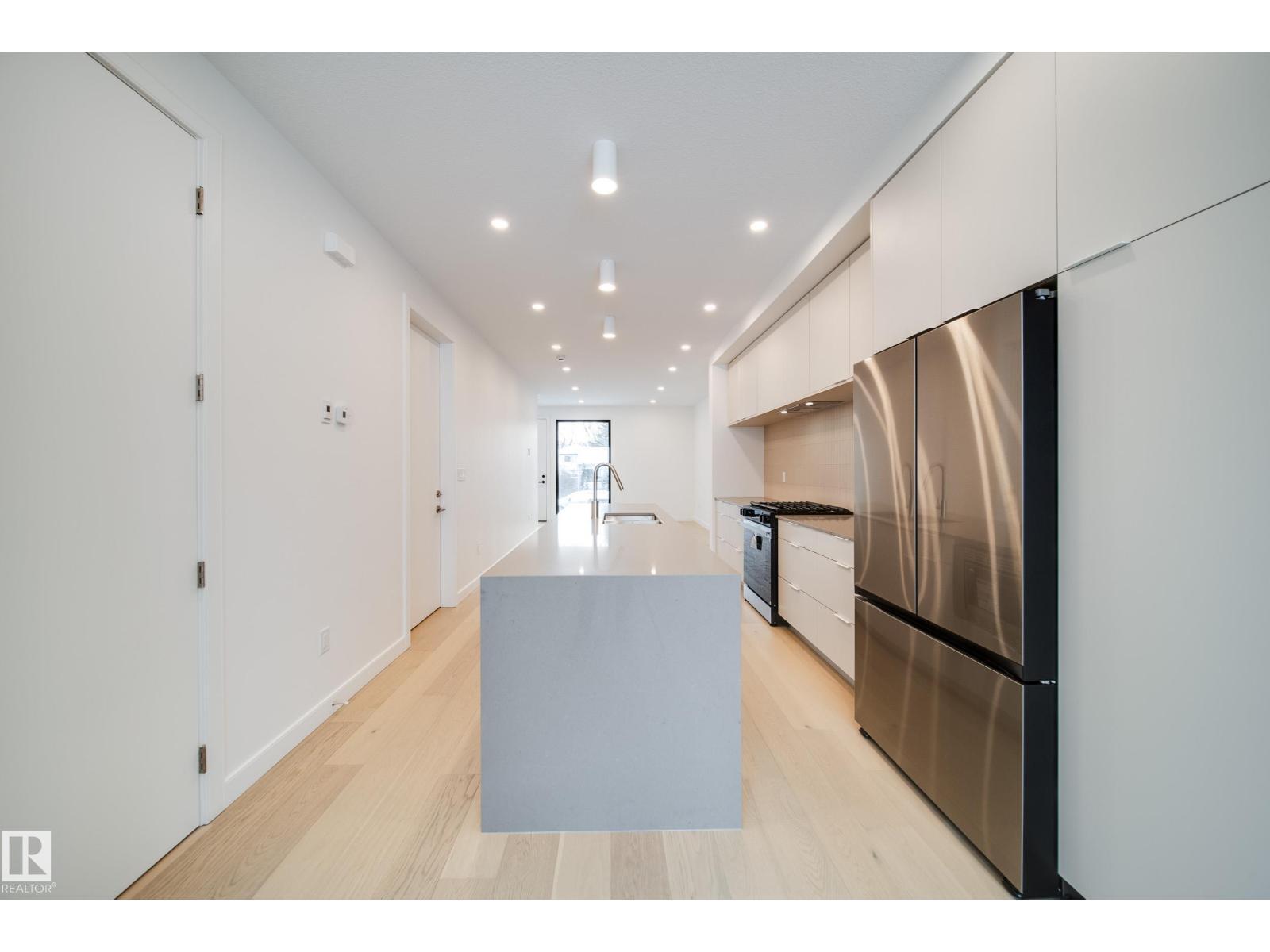 8522 80 Av Nw, Edmonton, AB - Indoor Photo Showing Kitchen