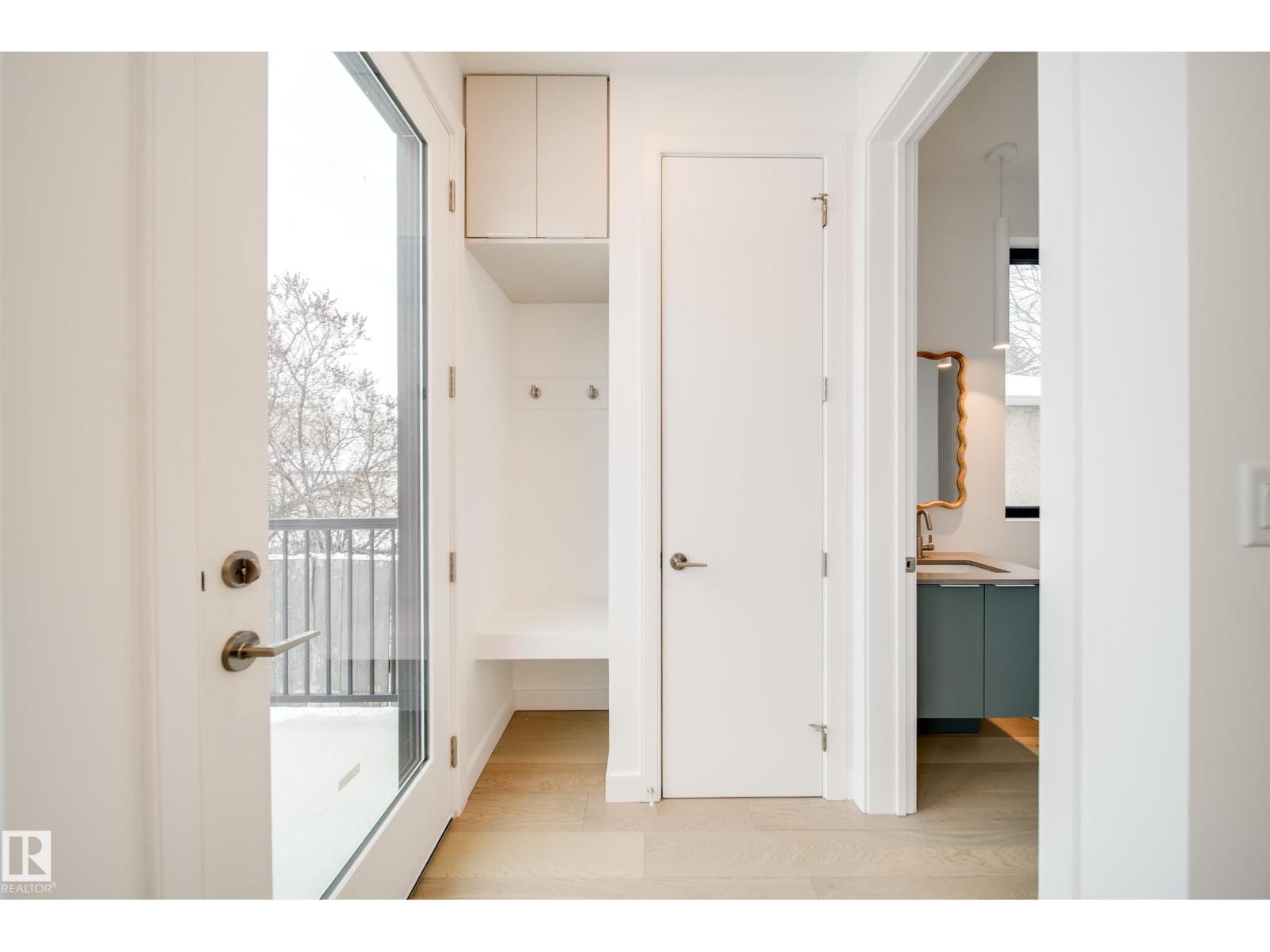 8522 80 Av Nw, Edmonton, AB - Indoor Photo Showing Other Room