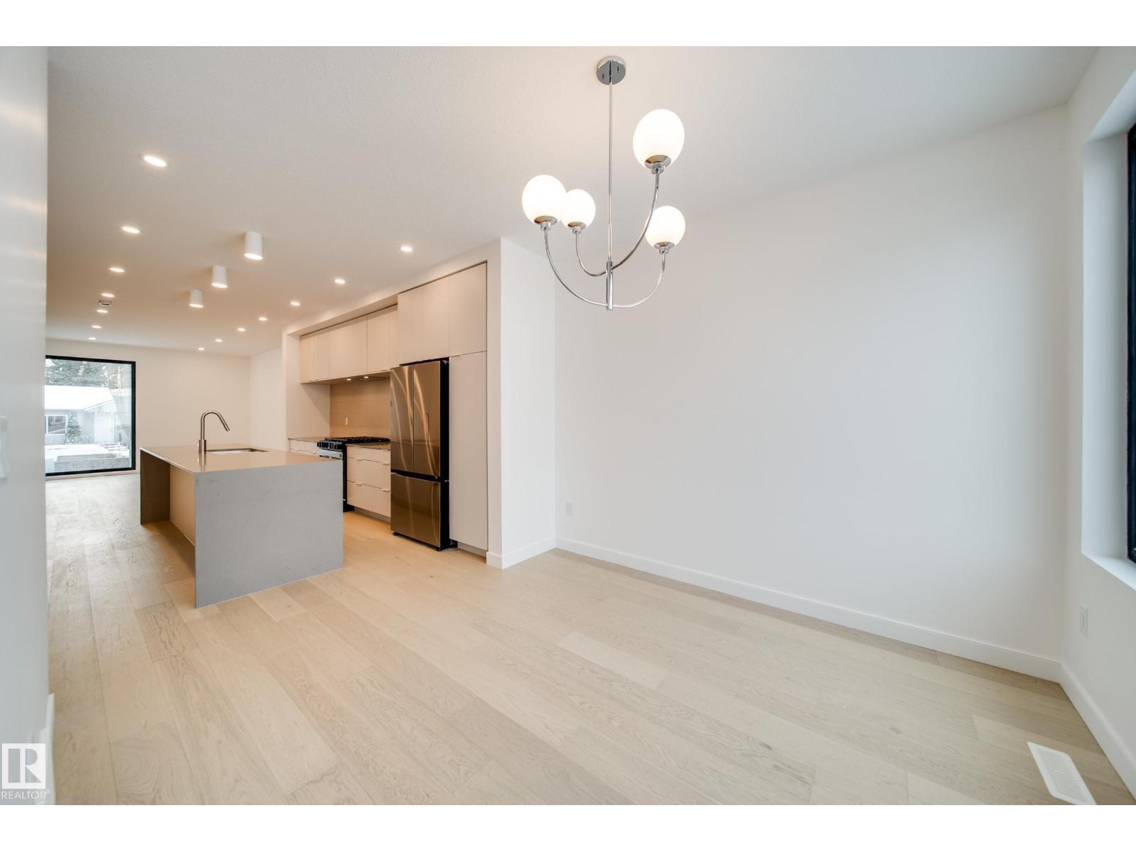 8522 80 Av Nw, Edmonton, AB - Indoor Photo Showing Kitchen